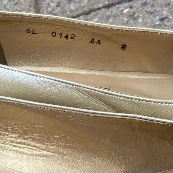 Stuart Weitzman women cream studded heel pumps. Size 8. Good used condition. - Picture 6 of 9